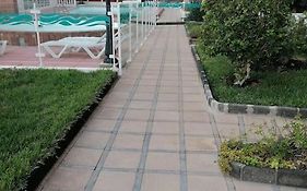 Quiet & Bright Apartment With Private Garden